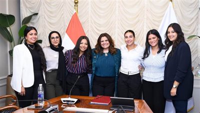 وزيرة الهجرة تختار مشروع تخرج لمجموعة من الشابات المصريات المبدعات ليكون جزءًا أساسيًا من حملتها لمكافحة الهجرة غير الشرعية