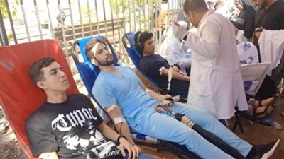 تنفيذًا لتوجيهات الرئيس السيسي : رئيس جامعة المنصورة يتفقد حملة التبرع بالدم لدعم الأشقاء في فلسطين