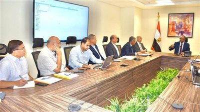 نائب وزير الإسكان يترأس اجتماعا لمتابعة منظومة مياه الشرب بالقاهرة الجديدة وموقف المشروعات الجارية