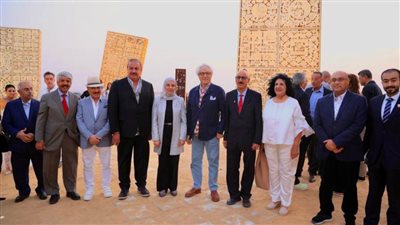 فاروق حسني في زيارة لمتاهة راشد بن خليفة بين الماضي والحاضر