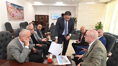  وزير الإسكان يعقد اجتماعا بمقر جهاز مدينة العلمين الجديدة لمتابعة تقدم الأعمال بالمشروعات الجاري تنفيذها بالمدينة