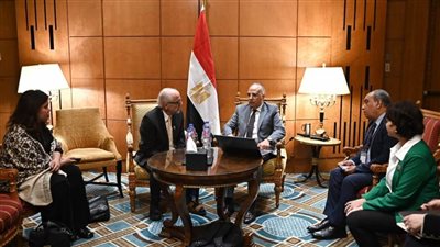 على هامش أسبوع القاهرة السادس للمياه.. وزير الري يلتقي مدير معهد البحر الأبيض المتوسط للمياه