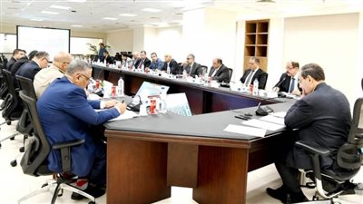 وزير البترول يتابع ملفات عمل الهيئة العامة للمنطقة الاقتصادية للمثلث الذهبي