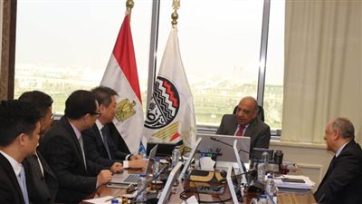 وزير قطاع الأعمال يبحث مع 