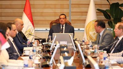 وزير التنمية المحلية يبحث مع رئيس جهاز تنمية المشروعات المتوسطة والصغيرة ومتناهية الصغر مجالات التعاون المشترك وتوفير فرص عمل للشباب بالمحافظات