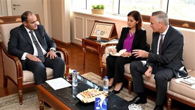  وزير التجارة والصناعة يبحث مع المدير التنفيذي للغرفة العربية الألمانية للصناعة والتجارة سبل تعزيز التعاون
