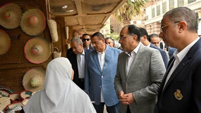رئيس الوزراء يشهد افتتاح معرضٍ للسلع الغذائية بالفيوم