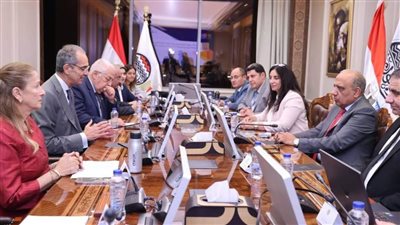 وزير الاتصالات: تقديم الدعم الفني لتحقيق التحول الرقمي بالشركات القابضة والتابعة لها بوزارة قطاع الأعمال العام