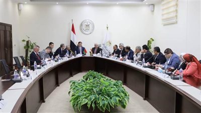 وزير التعليم العالي يبحث آليات التعاون العلمي والتكنولوجي مع وزير التجارة البيلاروسي