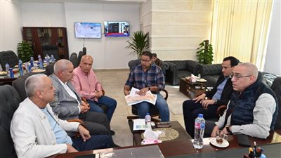 وزير الإسكان يعقد اجتماعا بمقر جهاز مدينة العلمين الجديدة للاطمئنان على معدلات إنجاز المشروعات الجارى تنفيذها بالمدينة
