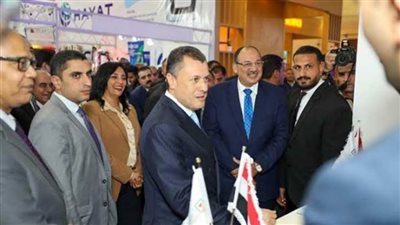 وزير الآثار يشيد بالصناعات المصرية عالية الجودة في معرض تجهيزات الفنادق