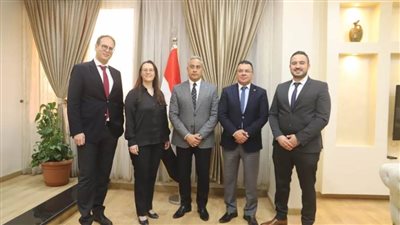 وزير العمل يلتقي وفدًا من 