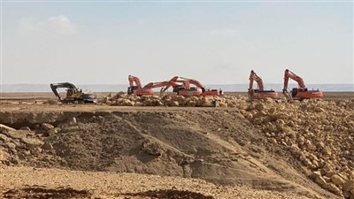 وزير الإسكان يُتابع بدء أعمال طرق جديدة بـ«مثلث الأمل» في القاهرة الجديدة