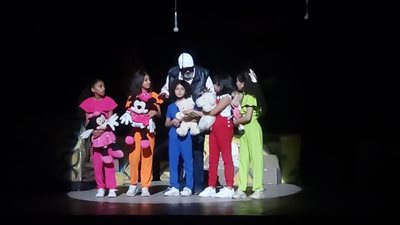 انطلاق العرض المسرحي 