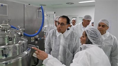 رئيس الوزراء يقوم بجولة تفقدية موسعة لعدد من المصانع بمدينتي العبور والعاشر من رمضان