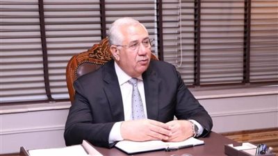 وزير الزراعة يتابع بدء زراعة القمح ويوجه بتقديم كافة أوجه الدعم للمزارعين لتحقيق أعلى إنتاجية