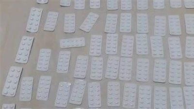 جمارك مطار الغردقة تحبط محاولة تهريب أقراص مخدرة