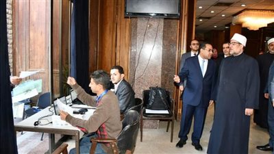 وزير الأوقاف ورئيس الجهاز المركزي للتنظيم والإدارة يتفقدان أعمال امتحان المتقدمين لشغل وظائف عمال بالوزارة