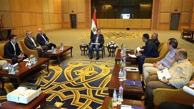 البترول توقع عقد بحث جديد للتنقيب عن الذهب والمعادن المصاحبة (صور)