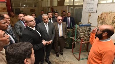 وزير العمل يزور مركز تدريب مهني شرق النيل ببني سويف (صور)
