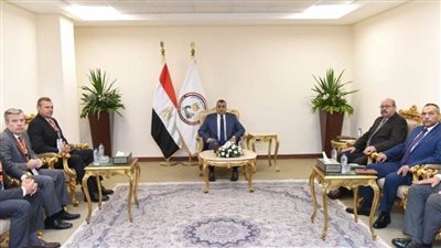 وزير الدولة للإنتاج الحربي يبحث مع ممثلي 