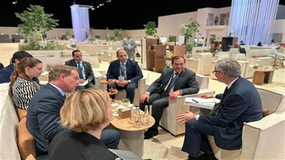 مباحثات مع مساعدي وزيرة الطاقة الأمريكية ووزير البيئة والعمل المناخي بأستراليا الغربية (صور)