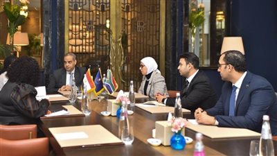 رئيس الدواء المصرية يلتقي عددا من مسئولي الهيئات المناظرة بالدول الأفريقية