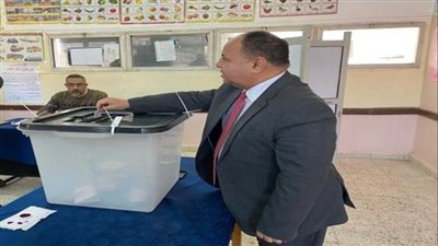 وزير المالية عقب الإدلاء بصوته بالانتخابات الرئاسية: المصريون يكتبون تاريخًا في الممارسة الديموقراطية (صور)