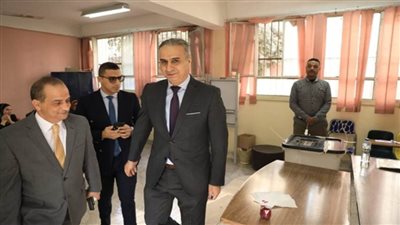 رئيس جهاز حماية المستهلك يُدلي بصوته في الانتخابات الرئاسية بمدينة نصر (صور)