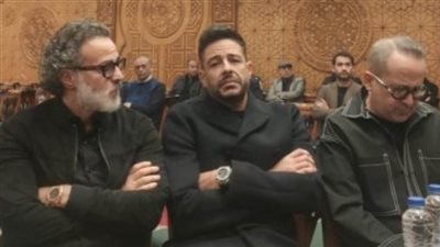 بحضور منى زكي وحماقي.. بدء عزاء شقيق أحمد حلمي بمسجد الشرطة |صور