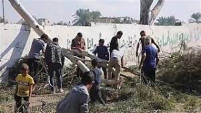 نفاد الوقود من غزة يدفع الفلسطينيين إلى حرق الأشجار والنفايات