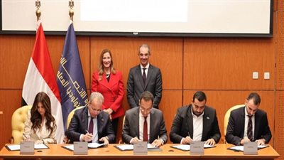 وزير الاتصالات: مبادرات أجيال مصر الرقمية تستهدف مختلف المراحل العمرية والخلفيات الأكاديمية (صور)