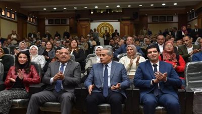 وزيرا قطاع الأعمال والعمل يشهدان ختام الدورة التدريبية الأولى للعاملين بالشركات التابعة (صور)