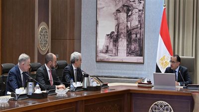 رئيس الوزراء يستعرض البرنامج الزمني لمشروع جديد للهيدروجين الأخضر باستثمارات تتجاوز 4 مليارات دولار (صور)