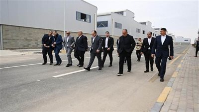 وزير الصناعة يتفقد منطقة الـ100 مصنع بمدينة الجلود بالروبيكي (صور)