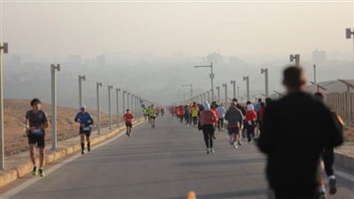 وزير الرياضة يطلق إشارة البدء لنصف ماراثون الأهرامات في دورته الخامسة (صور)