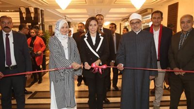 تكريم وزيرة الثقافة ضمن احتفالية الإعلان عن الفائزين بملتقى الأزهر الدولي الثاني للكاريكاتير والبورتريه