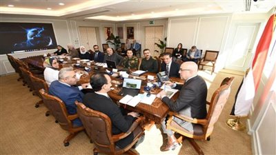 وزير الإسكان يؤكد أهمية مفهوم العمران والبناء الأخضر (صور)