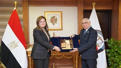 وزيرة التخطيط والنائب العام يوقعان بروتوكول لتشغيل 20 مركز متنقل لتقديم خدمات النيابة العامة (صور)