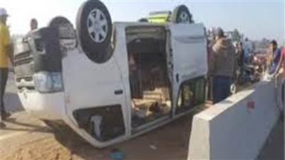 جثة و19 مصابا في حادث تصادم مقطورة بتاكسي وميكروباص في قنا