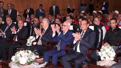 وزيرا التنمية المحلية والزراعة ومحافظ بورسعيد يسلمون 127 عقد للمزارعين ببورسعيد (صور)