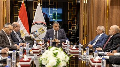 وزير الدولة للإنتاج الحربي يستقبل وفد 