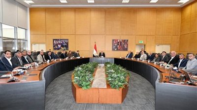 وزير الإسكان يتابع موقف تنفيذ وحدات 