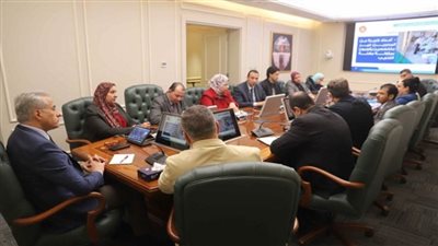 وزير العمل يلتقي اللجنة التوجيهية لـ