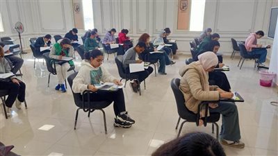 بدء امتحانات أول فصل دراسي في البرامج الدراسية لطلاب جامعة القاهرة الدولية (صور)