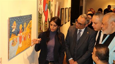 رئيس هيئة قصور الثقافة يفتتح معرض 