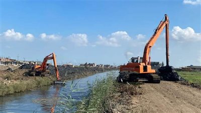 وزير الري يتابع أعمال تطهير المصارف العامة ومشروعات إنشاء شبكات الصرف المغطى (صور)