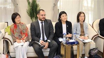 رئيس هيئة الرعاية الصحية يبحث 