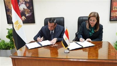 وزيرا التخطيط والتنمية المحلية يوقعان القرار المشترك الخاص ببرامج التنمية المحلية المطورة (صور)