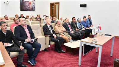 وزيرة البيئة تلتقي العاملين بالتفتيش والالتزام البيئي لمتابعة جهود توفيق أوضاع المنشآت (صور)